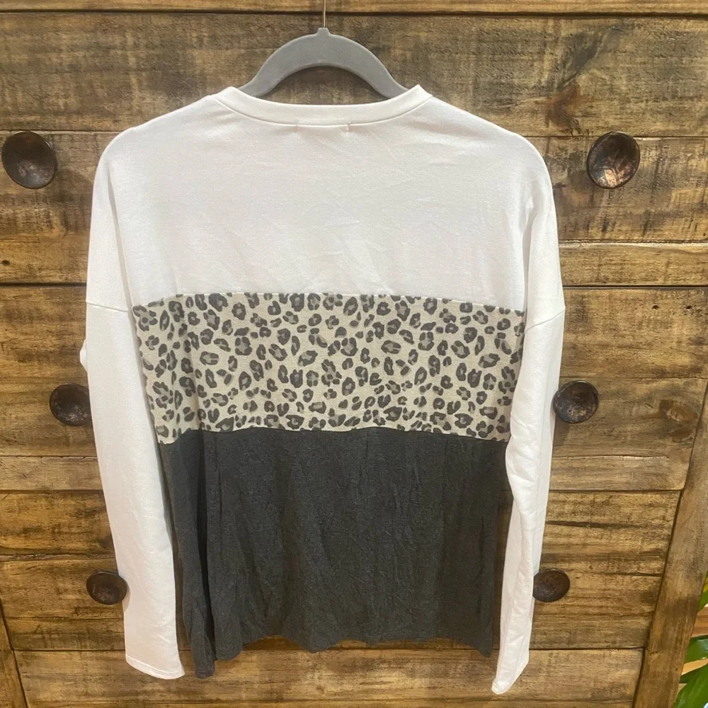 Adora‎ Shirt - Picture 3 of 6